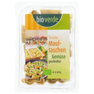 Maultaschen mit Gemüse geschnitten