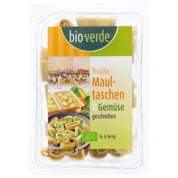 Maultaschen mit Gemüse geschnitten