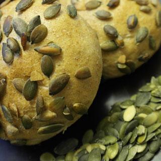 Kürbiskernbrötchen