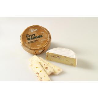 Le Petit Brie mit Walnüssen