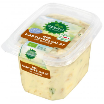 Kartoffelsalat mit Eiern und Gurken